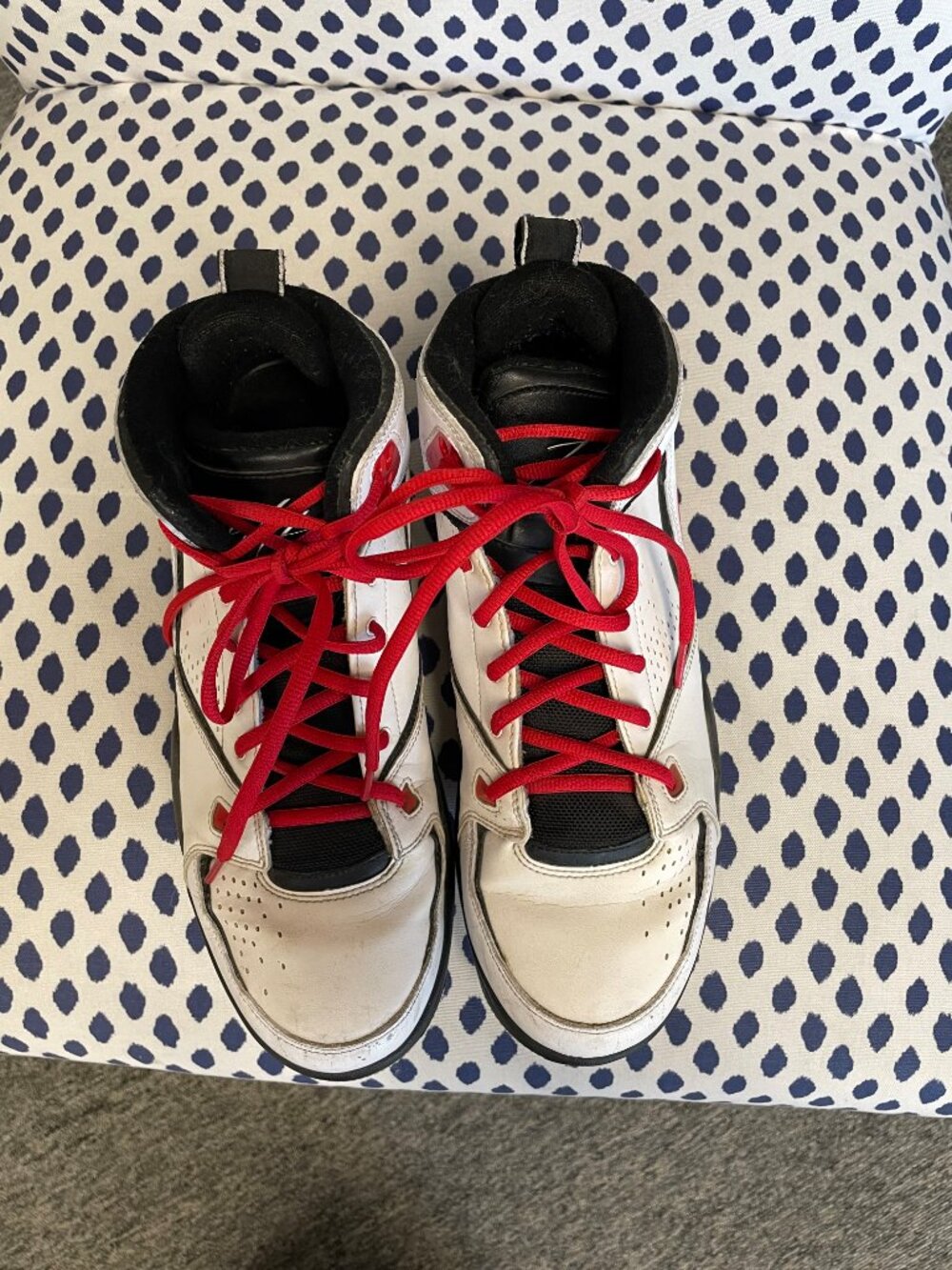 Nike 10.5 White Shoes - Picture 5 of 8